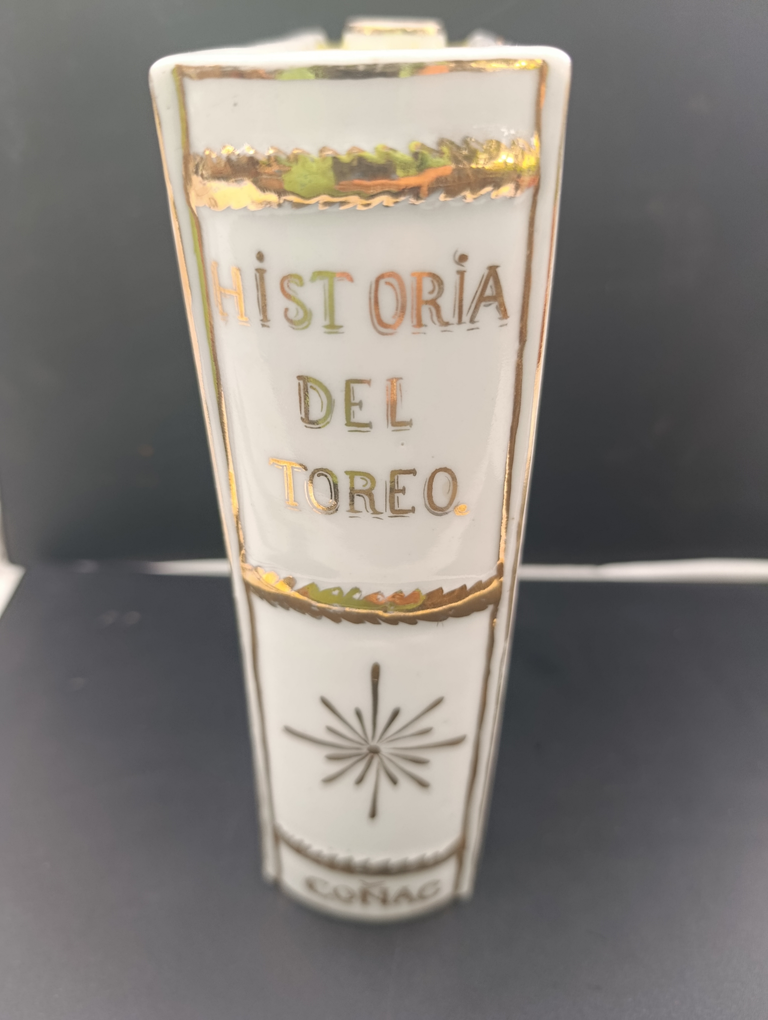 Licorera forma de libro 