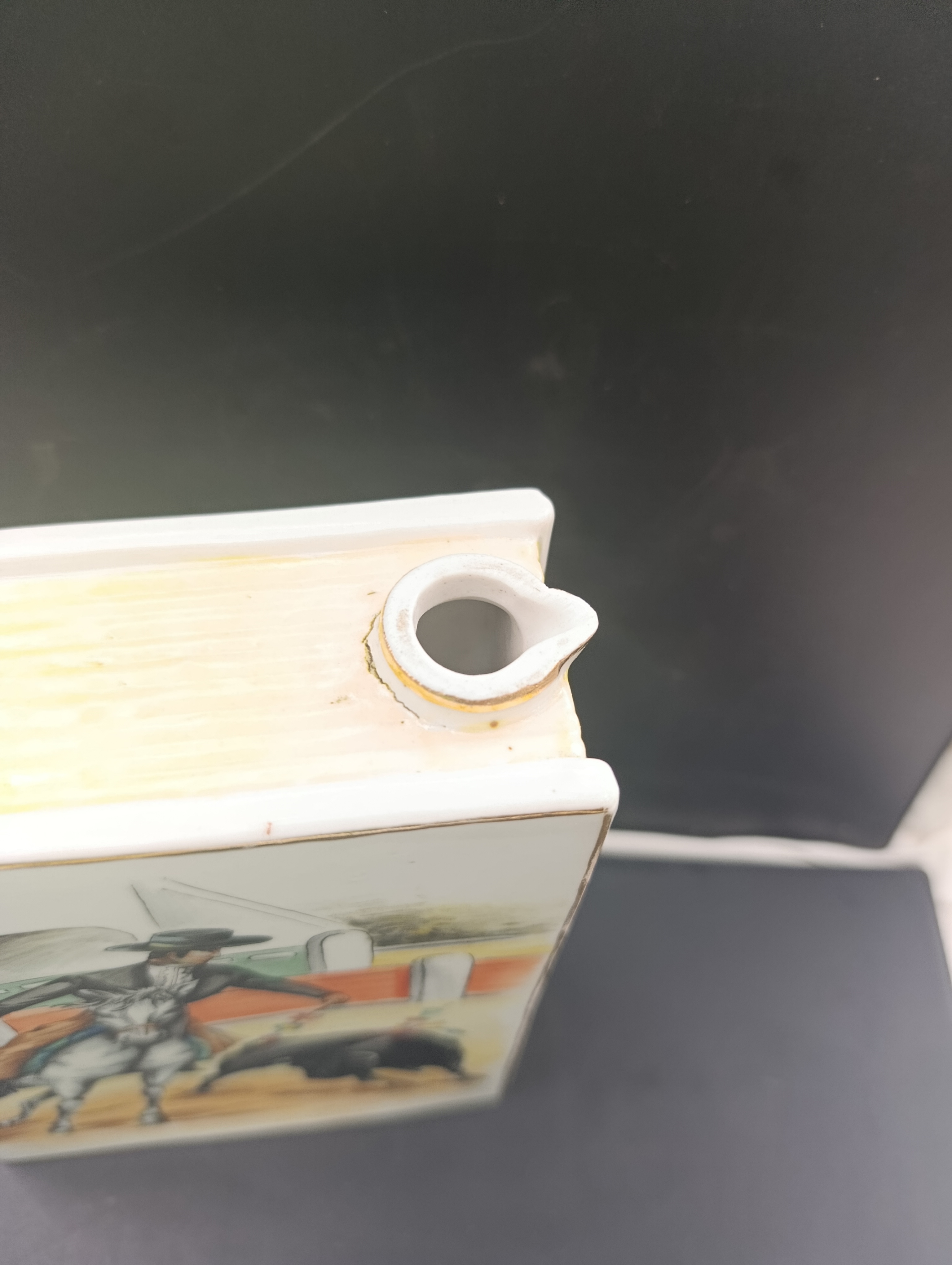 Licorera forma de libro 