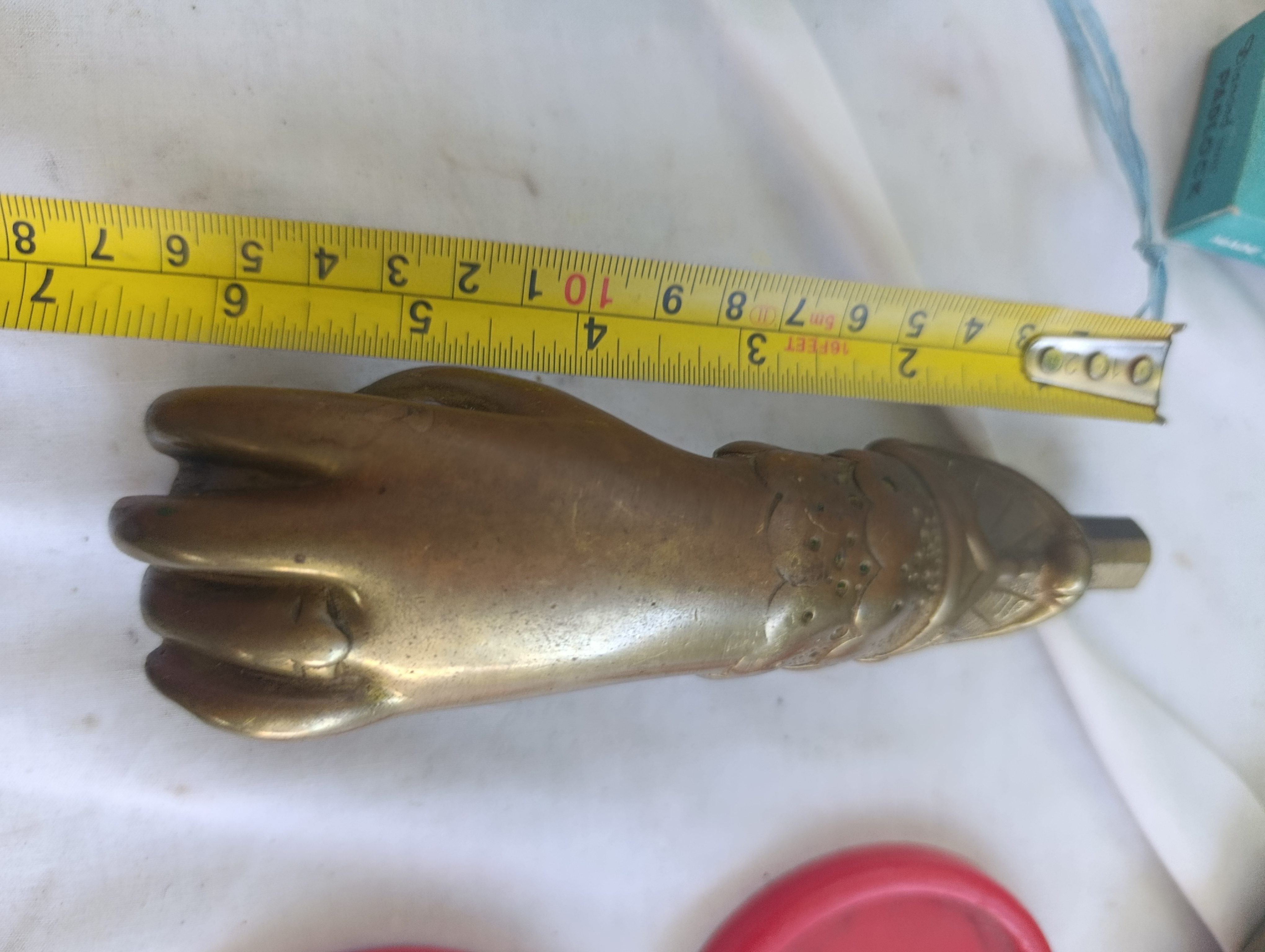 Llamador manito de bronce 