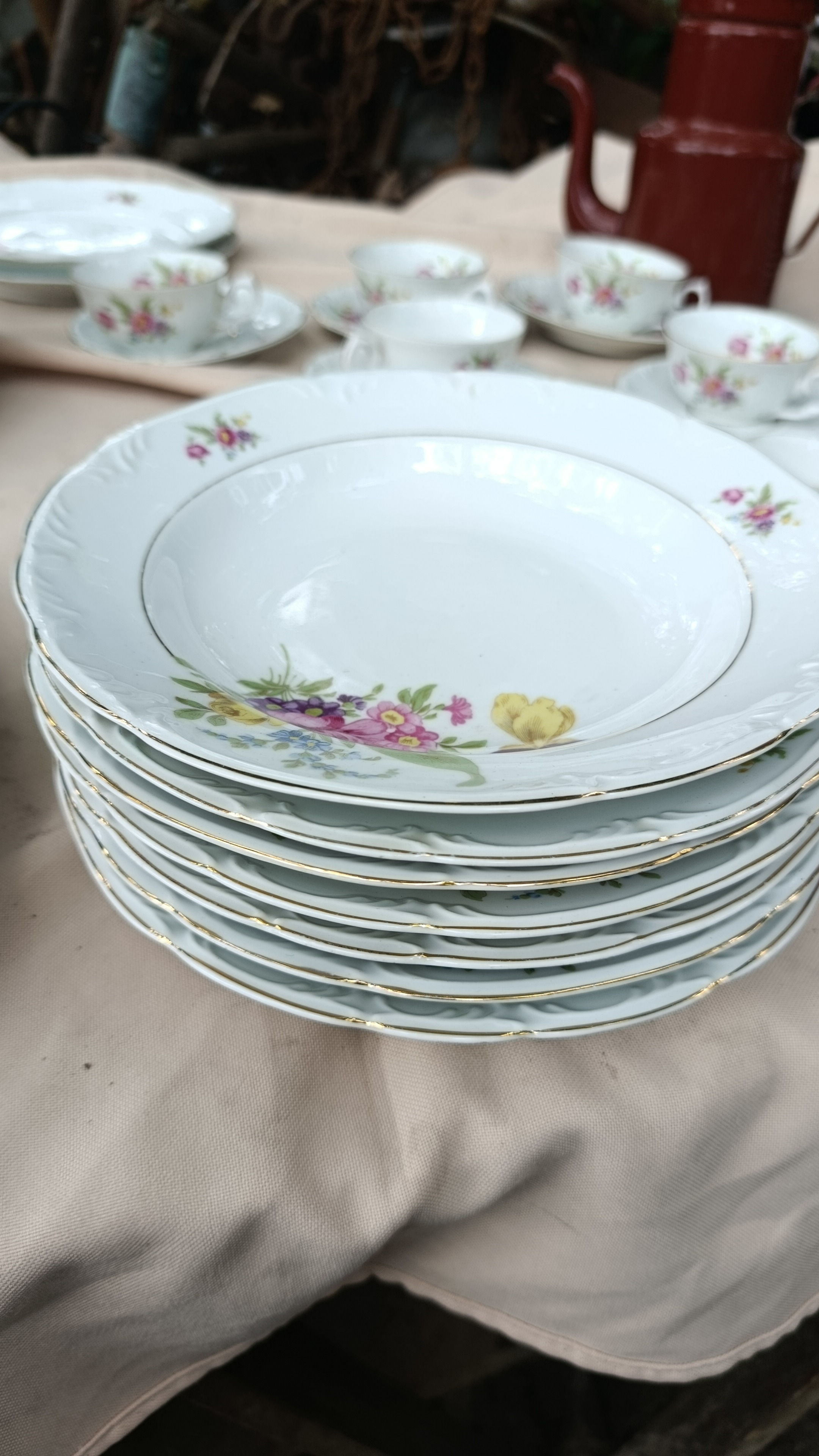 Platos llanos y  hondos